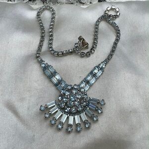 VINTAGE UNSIGNED LITE BLUE BAGUETTE AND SQUARE STONE 1950"s RHINESTONE NECKLACE